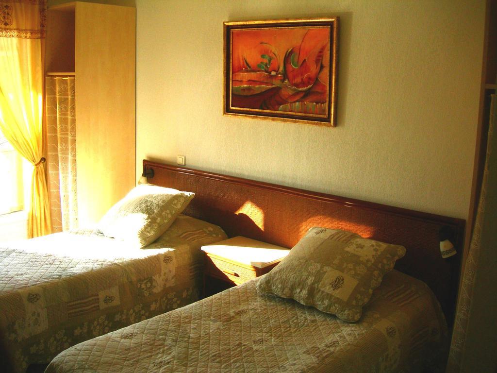 Hotel De La Madeleine Anduze 昂迪兹 客房 照片